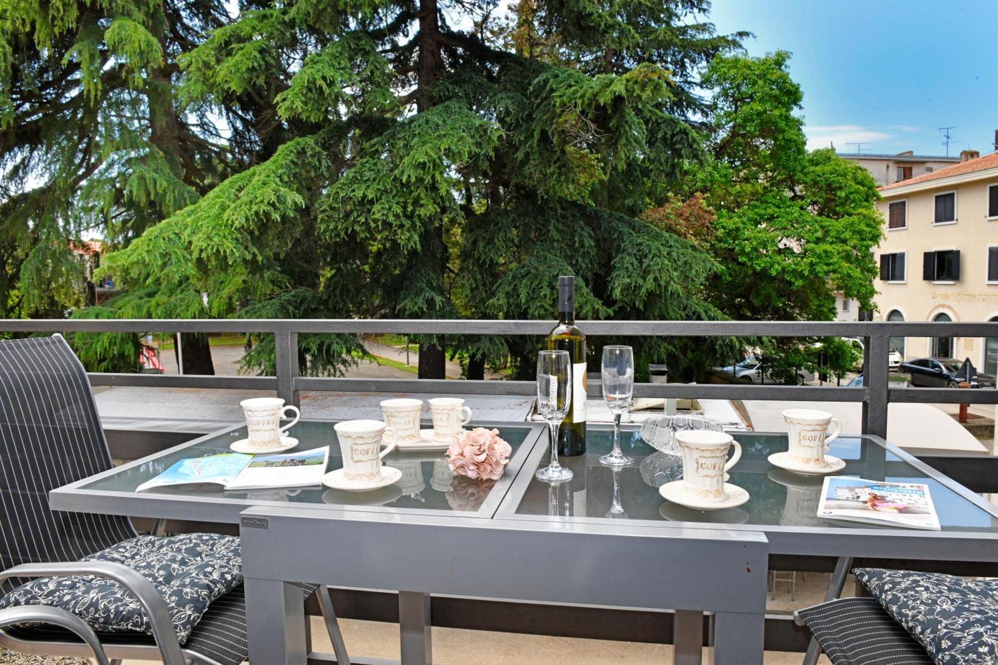 Apartments Villa Herak โปเรช ภายนอก รูปภาพ